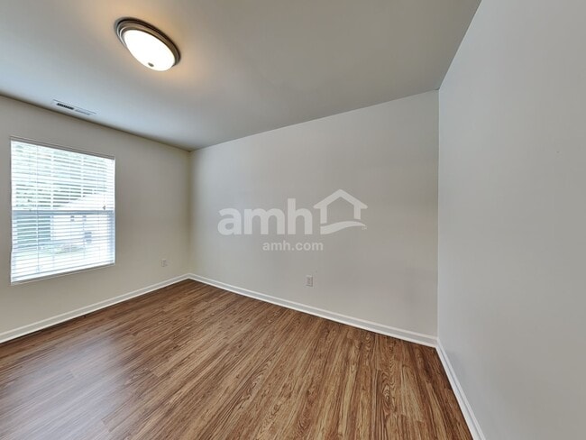 Building Photo - 704 Marjam Ln