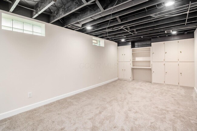 Building Photo - 2559 Welsford Rd