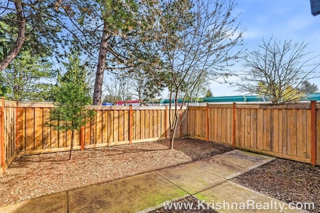 Building Photo - Modern 3 BD | 2.5 BA | 1,476 SF | 1-Car Garage | Solar Panels | Mountain View Community