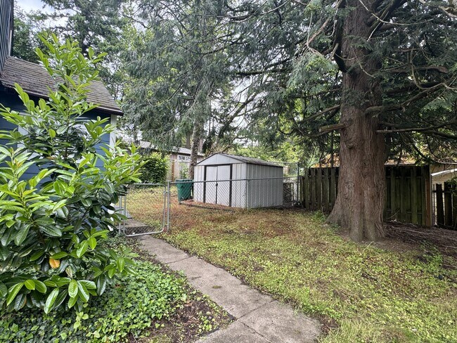 Building Photo - 8950 SW 69th Ave