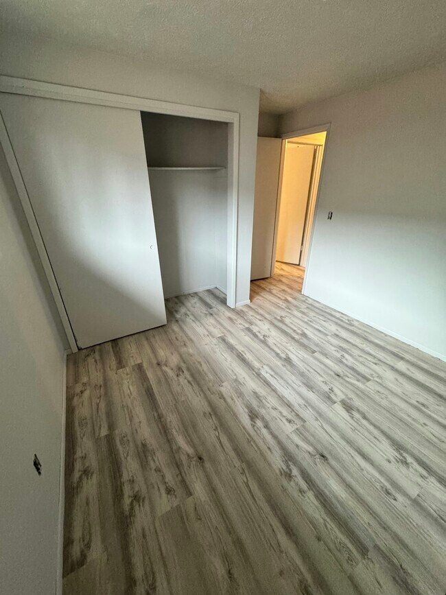 Building Photo - 228 E Crown Ave