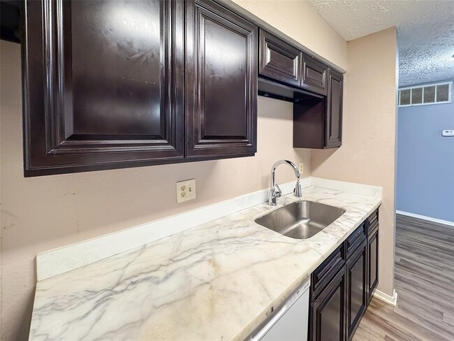 Building Photo - 10555 Turtlewood Ct