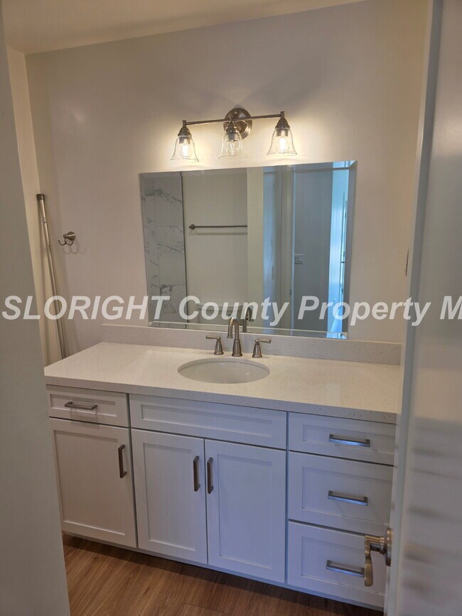 Building Photo - AVAILABLE NOW - 2 Bed, 2 Bath Downstairs Morro Bay Apartment