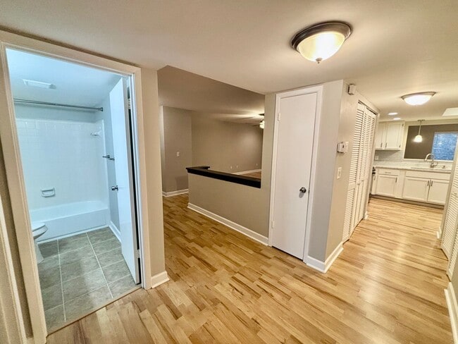 Building Photo - 58 Rumson Ct