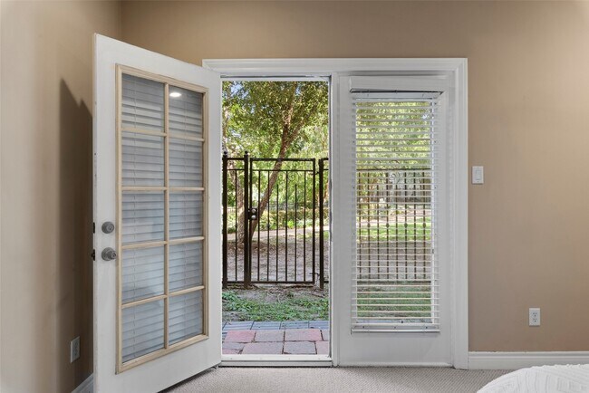 Building Photo - 9125 Harbor Hills Dr