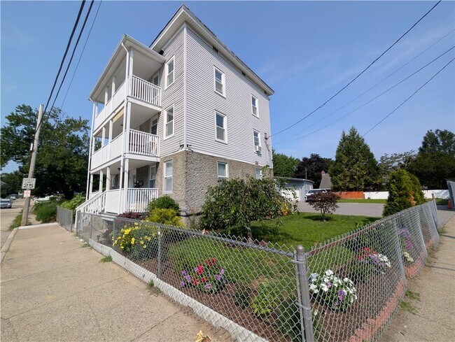 Building Photo - 57 Pleasant St