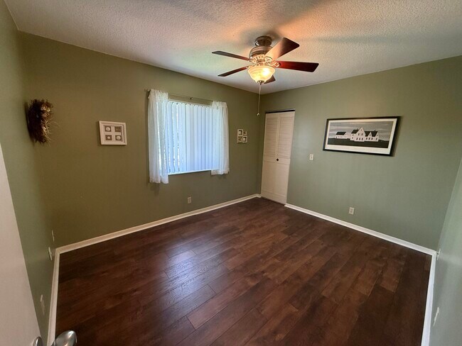 Building Photo - 229 Pine HOV Cir