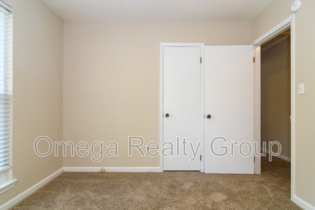 Building Photo - 2404 Glenmore Ct