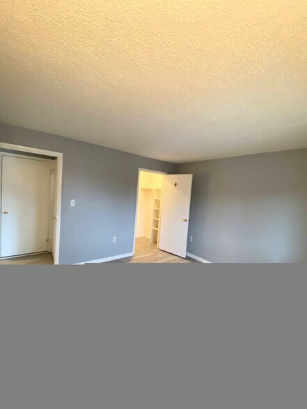 Building Photo - 1208 Ravens Crest Dr