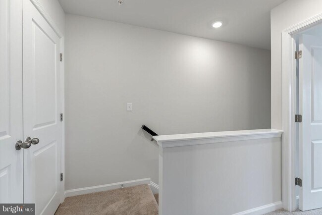 Building Photo - 5616 Ludlow Pl