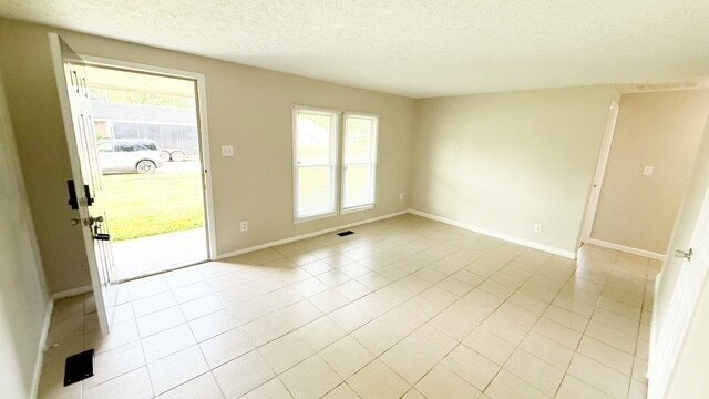 Building Photo - WEST SIDE 3 BEDROOM RANCH AVAILABLE NOW!