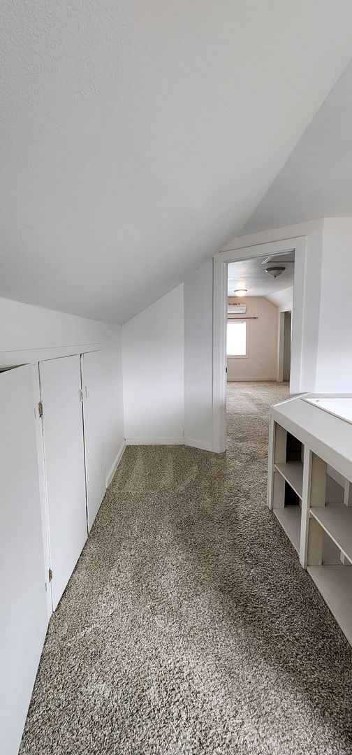 Building Photo - $500 MOVES YOU IN! 3 Bedroom Albany House ...
