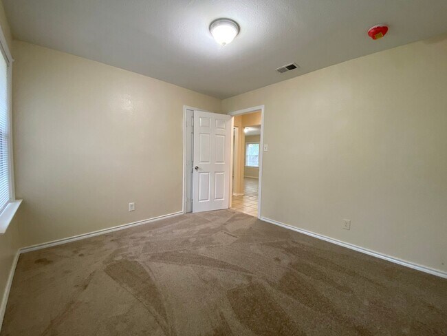 Building Photo - COMING SOON 3 BEDROOM 2 BATH HOME IN TCU AREA