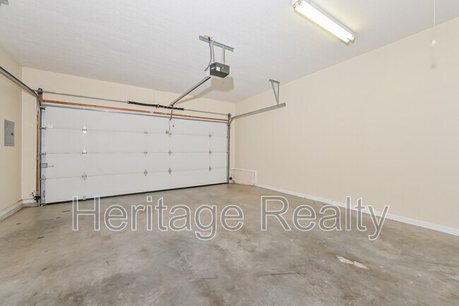 Building Photo - 2419 Glen Meadow Rd