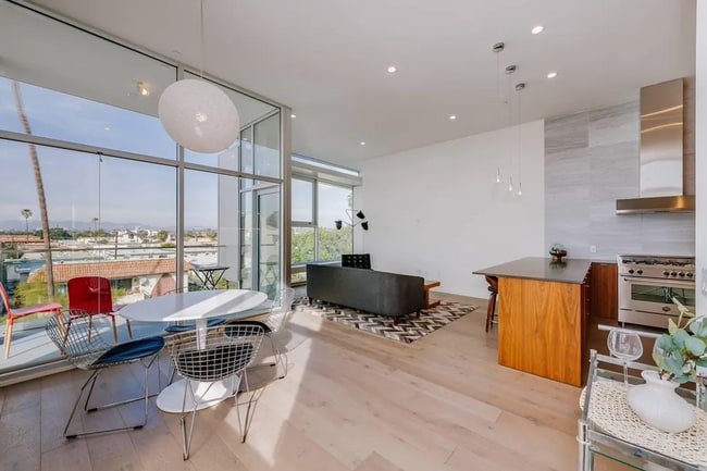 Interior Photo - The Caswell