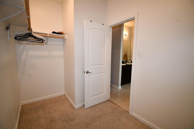 Building Photo - 3147 Baywood Ave