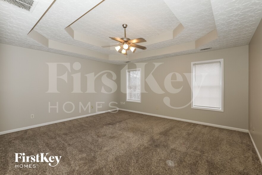 Building Photo - 637 Old Ivy Chase