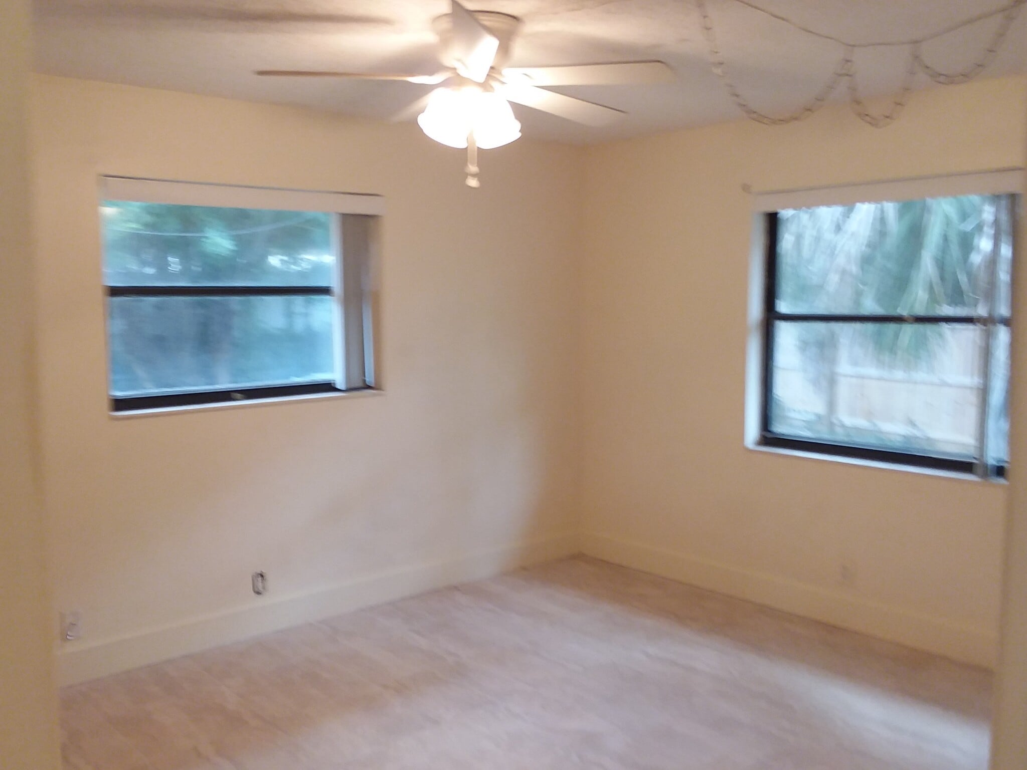 master bedroom plenty of light - 12126 Gibbs Rd