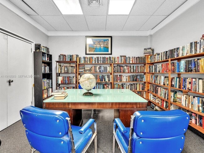 Building Photo - 300 Bayview Dr