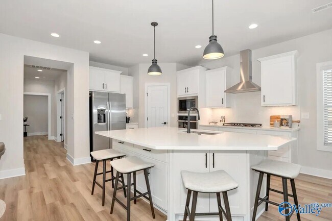 Building Photo - 64 Mountain Vis Cir