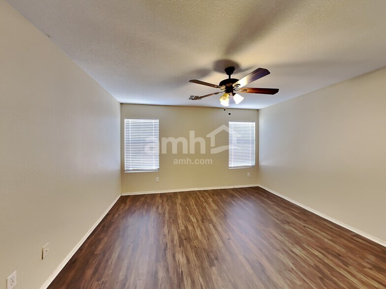 Building Photo - 2256 E Hazeltine Way