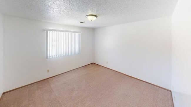 Building Photo - 1727 N Grandview Ln