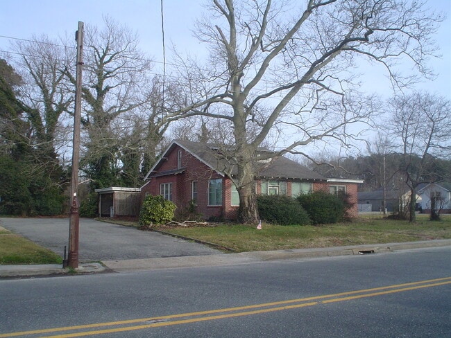 Building Photo - 326 S Main St