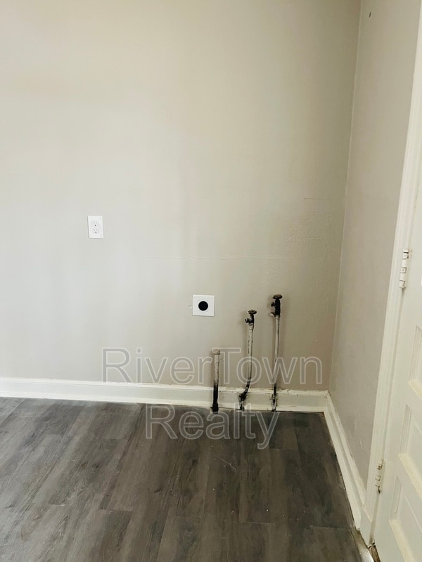 Building Photo - 2346 Poe Ave