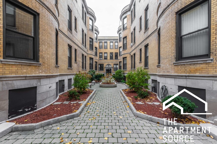 Building Photo - 1226 N Dearborn St