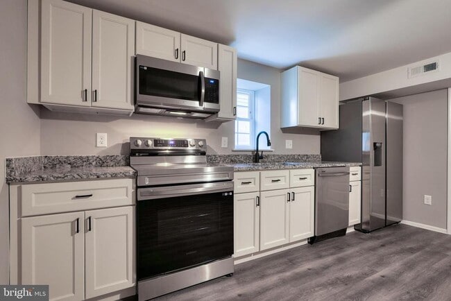 Building Photo - 6722 Brentwood Ave