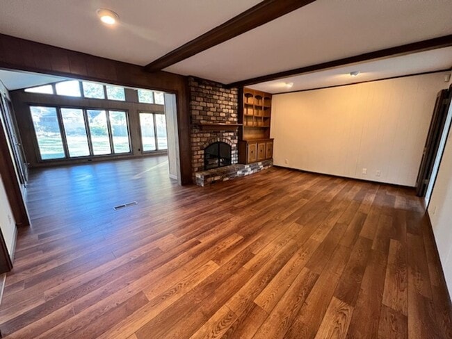 Building Photo - Step into this inviting, sunlit home where space and comfort blend seamlessly