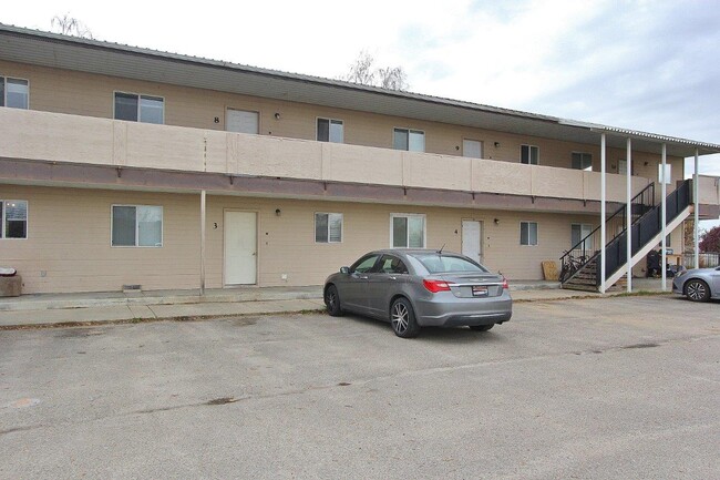 Primary Photo - 639 N Moffatt Ave