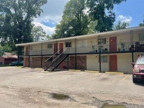 Building Photo - 1600 Jay Lynn Ln