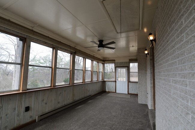 Building Photo - Charming 2-Bedroom Home with Spacious Yard & Sunroom – $1,600/Month