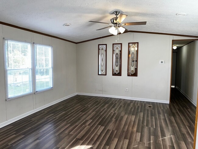 Building Photo - 602 Aster Bend