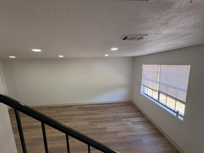 Building Photo - WaveHaus