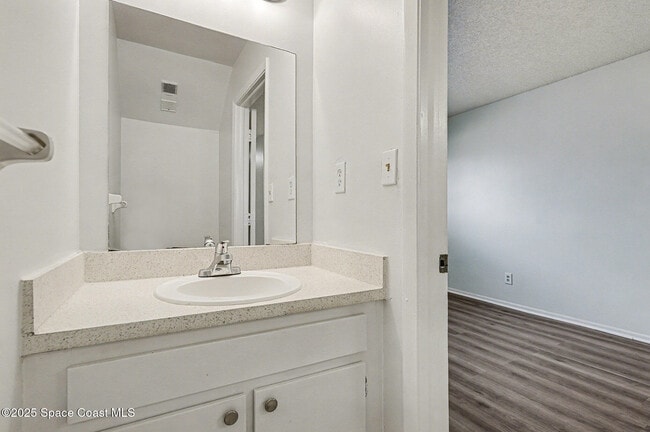 Building Photo - 204 Seminole Ave W