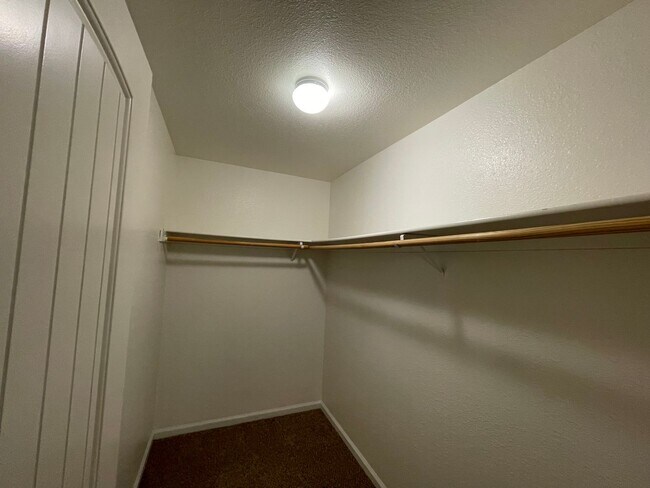 Building Photo - 2 Bedroom and 1 Bathroom South Reno Condo