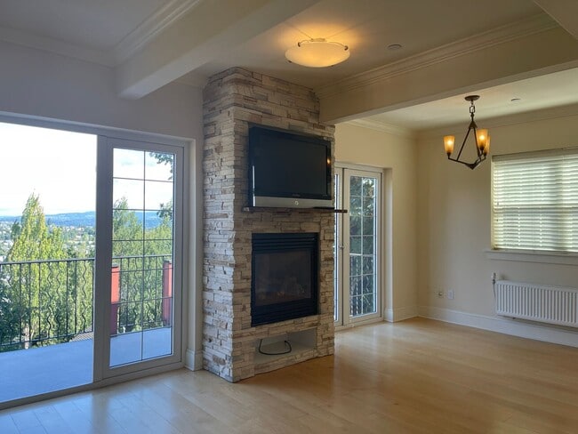 Building Photo - 1524 14th Ave S