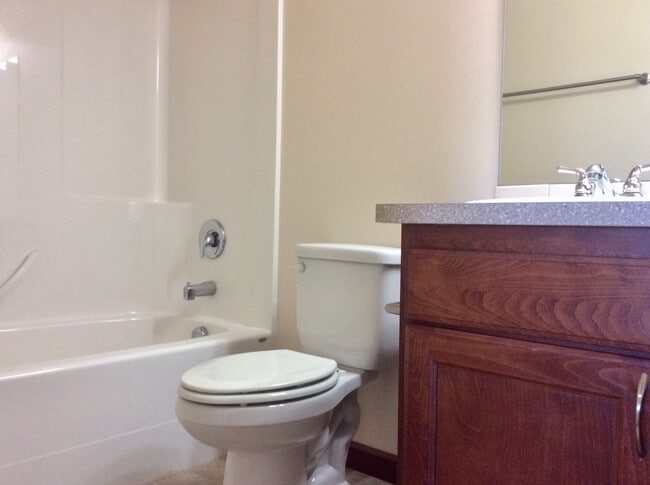 Building Photo - 4 bedroom, 3 bath Town home