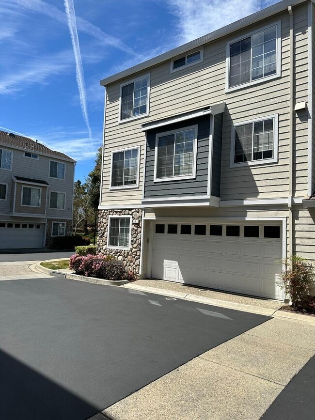 Building Photo - 1 Passage Ln