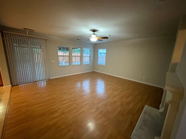 Building Photo - Gorgeous 5 Bedroom, 3.5 Bath Mountain House Home