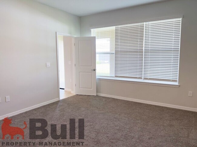 Building Photo - 1980 GOBLET COVE St