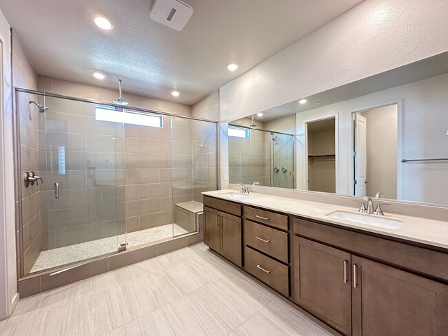 Building Photo - Summerlin West