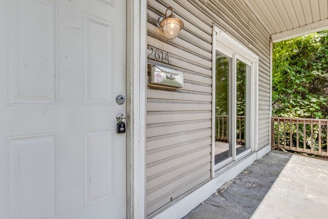 Building Photo - Available August 2026 - 3 Bedroom Home w/ Central AC & Spacious Yard!