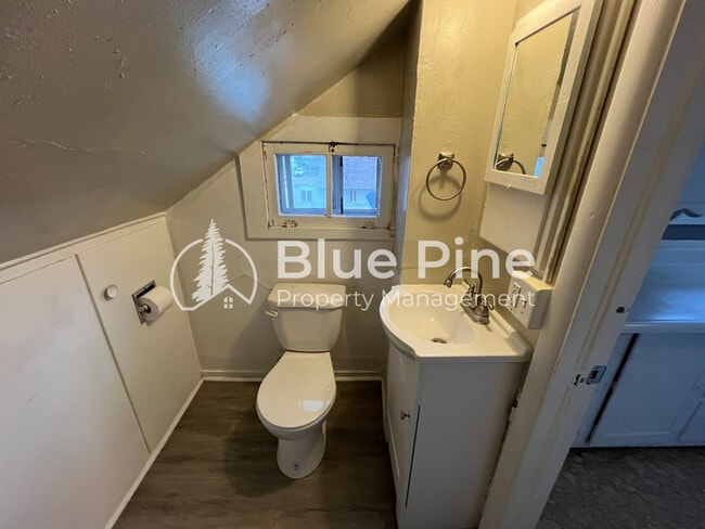 Building Photo - 236 W Young St