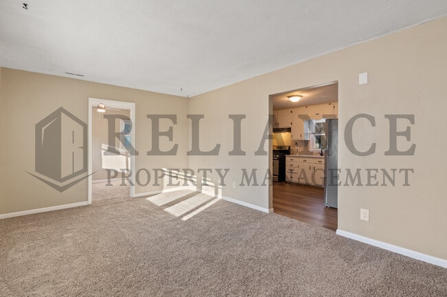 Building Photo - 110 N Doris St