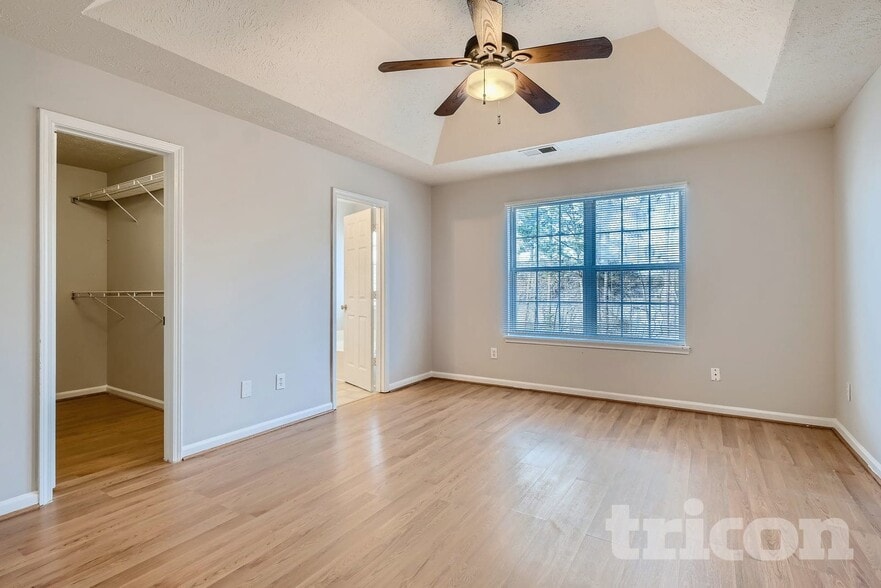 Building Photo - 3020 Lake Park Ct