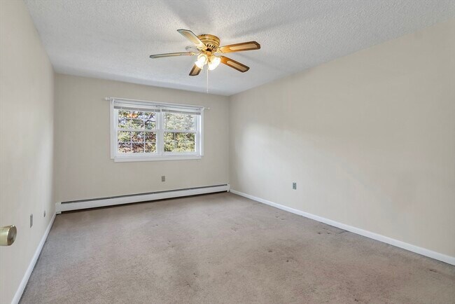 Building Photo - 35 Fernview Ave