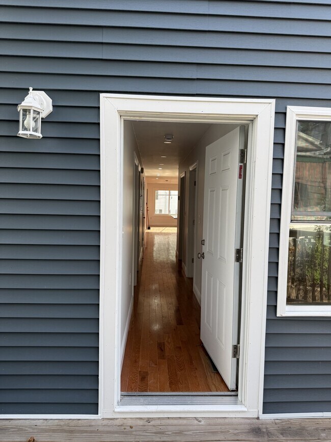 Building Photo - 47 Rill St